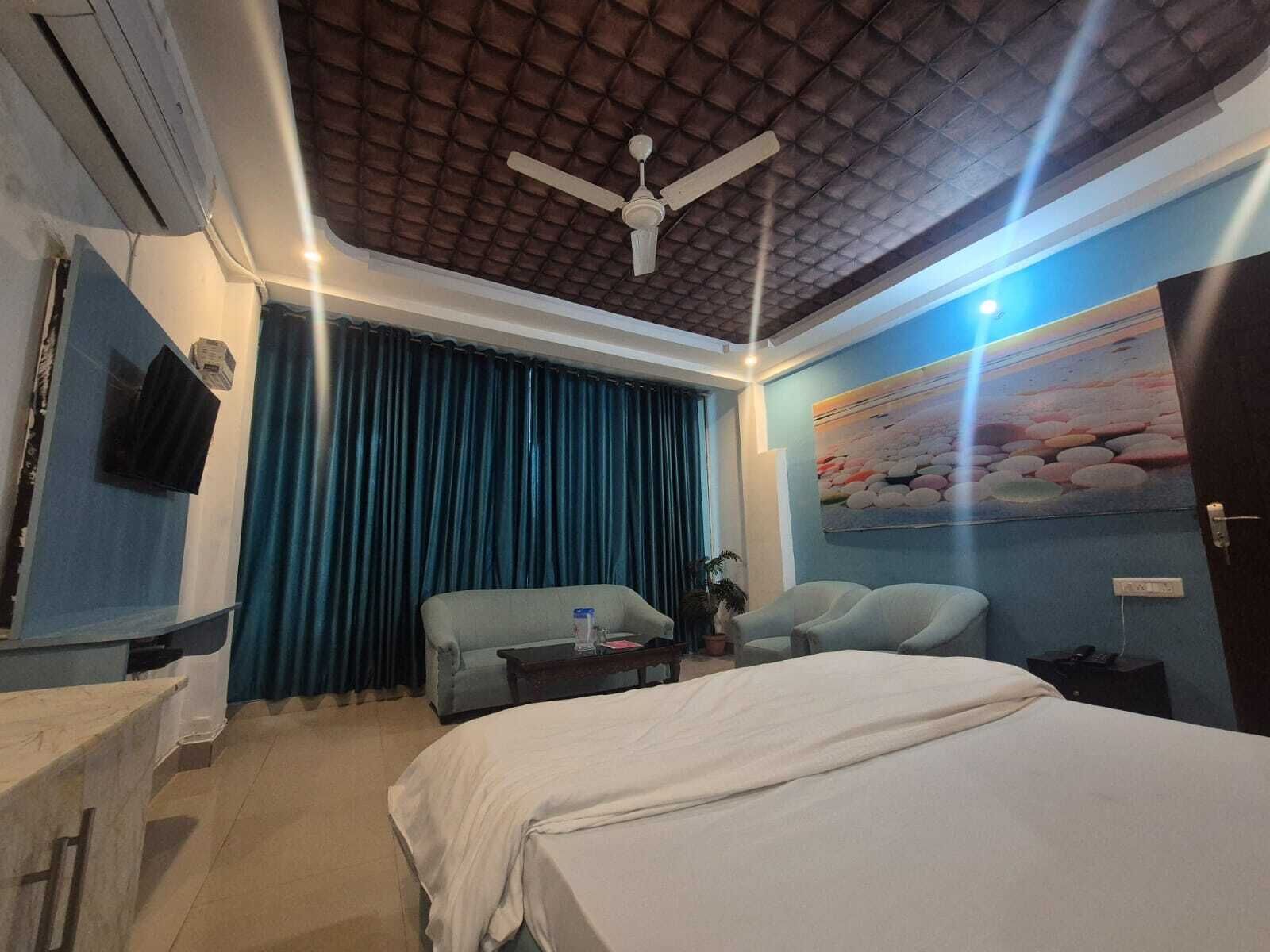 書桌、免費 Wi-Fi