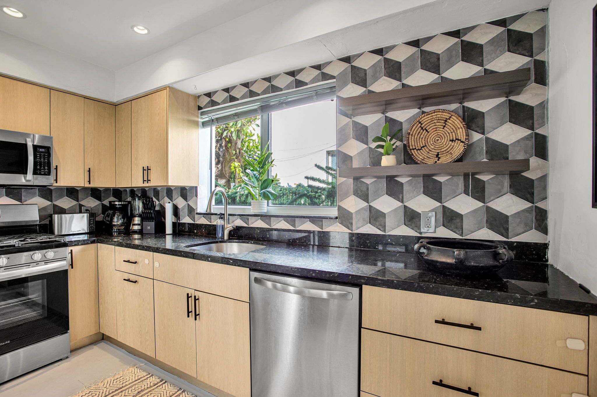 Mikrobølgeovn, ovn, kogeplade, opvaskemaskine