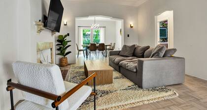 Villa in the heart of design district! POOL+LOCATION