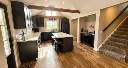 Tranquil farmhouse in Quincy - 5+ bedrooms- 15 mins from Hillsdale College