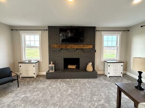 Smart TV, fireplace