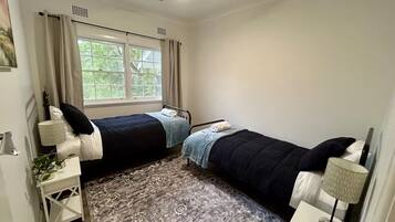 3 bedrooms, iron/ironing board, free WiFi, bed sheets