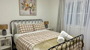 3 dormitorios, tabla de planchar con plancha, wifi gratis y ropa de cama
