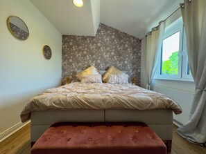 2 dormitorios, tabla de planchar con plancha, wifi y ropa de cama