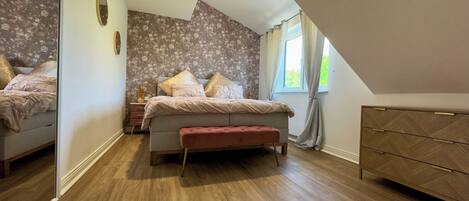 2 bedrooms, iron/ironing board, WiFi, bed sheets