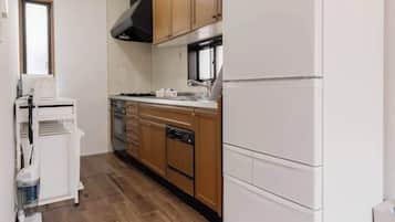 Fridge, microwave, stovetop, cookware/dishes/utensils