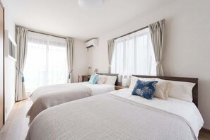 5 bedrooms, iron/ironing board, travel cot, WiFi - Entire Villa 2-min to Beach, near Enoshima Island & Kamakura, Kala's Blue Crush (Fujisawa)