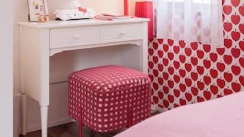 5 bedrooms, iron/ironing board, travel crib, WiFi