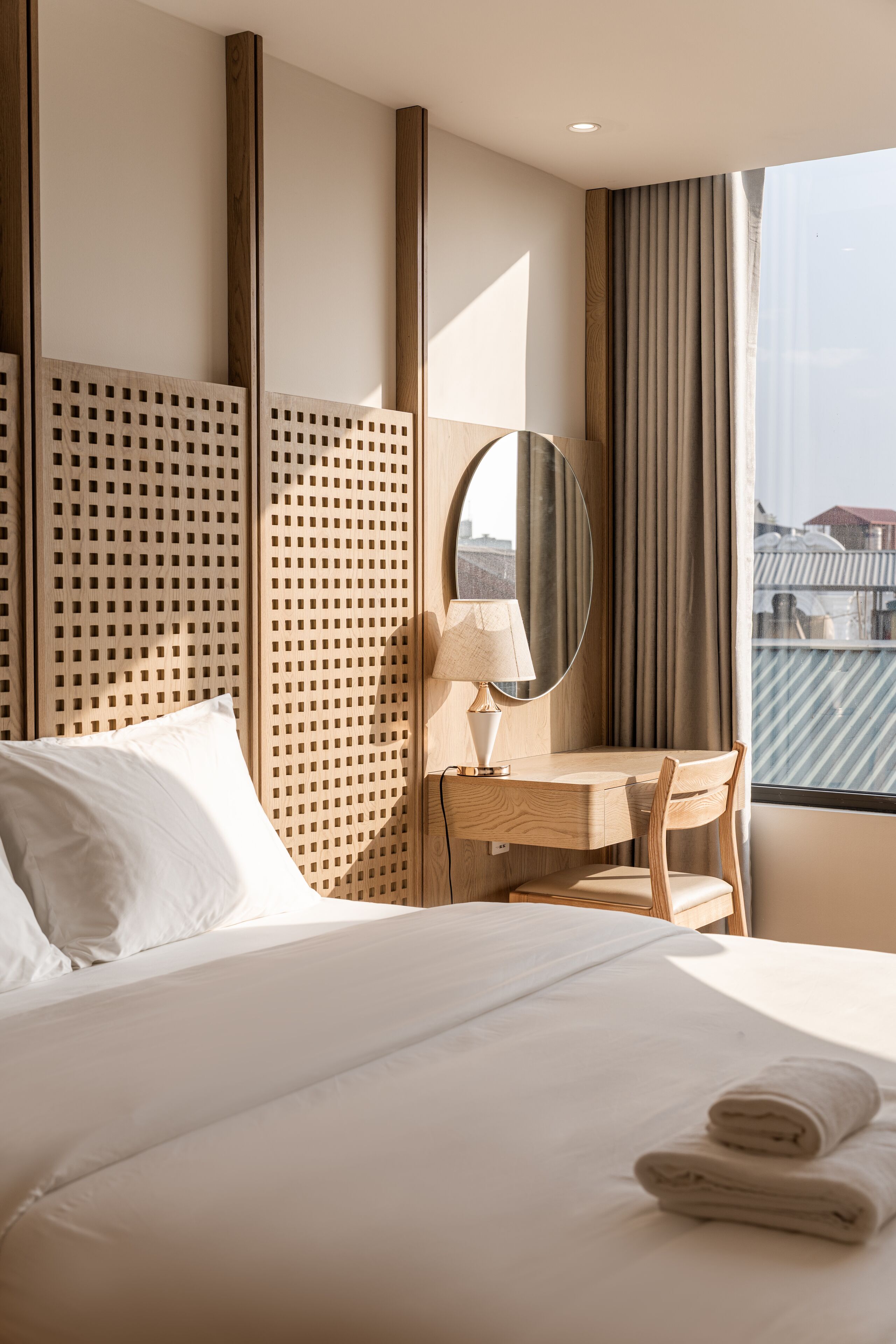 办公桌、免费 WiFi、床单