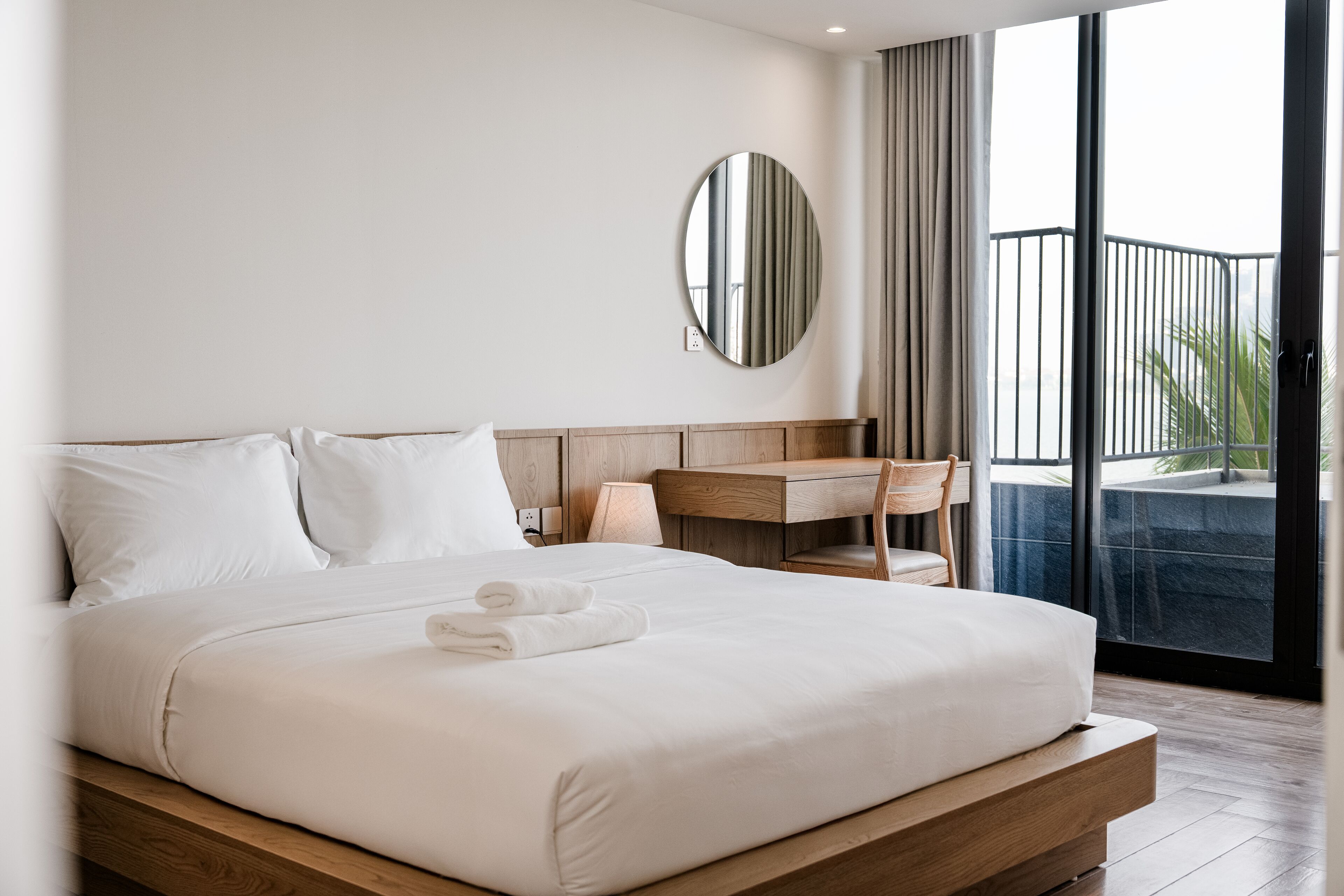 Desk, free WiFi, bed sheets