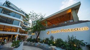 A modern building with a sign reading "Bach Plateaus". - Bach Plateaus Hotel (Hanoi)
