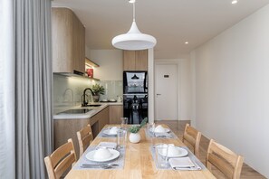 تناول الطعام داخل الغرفة