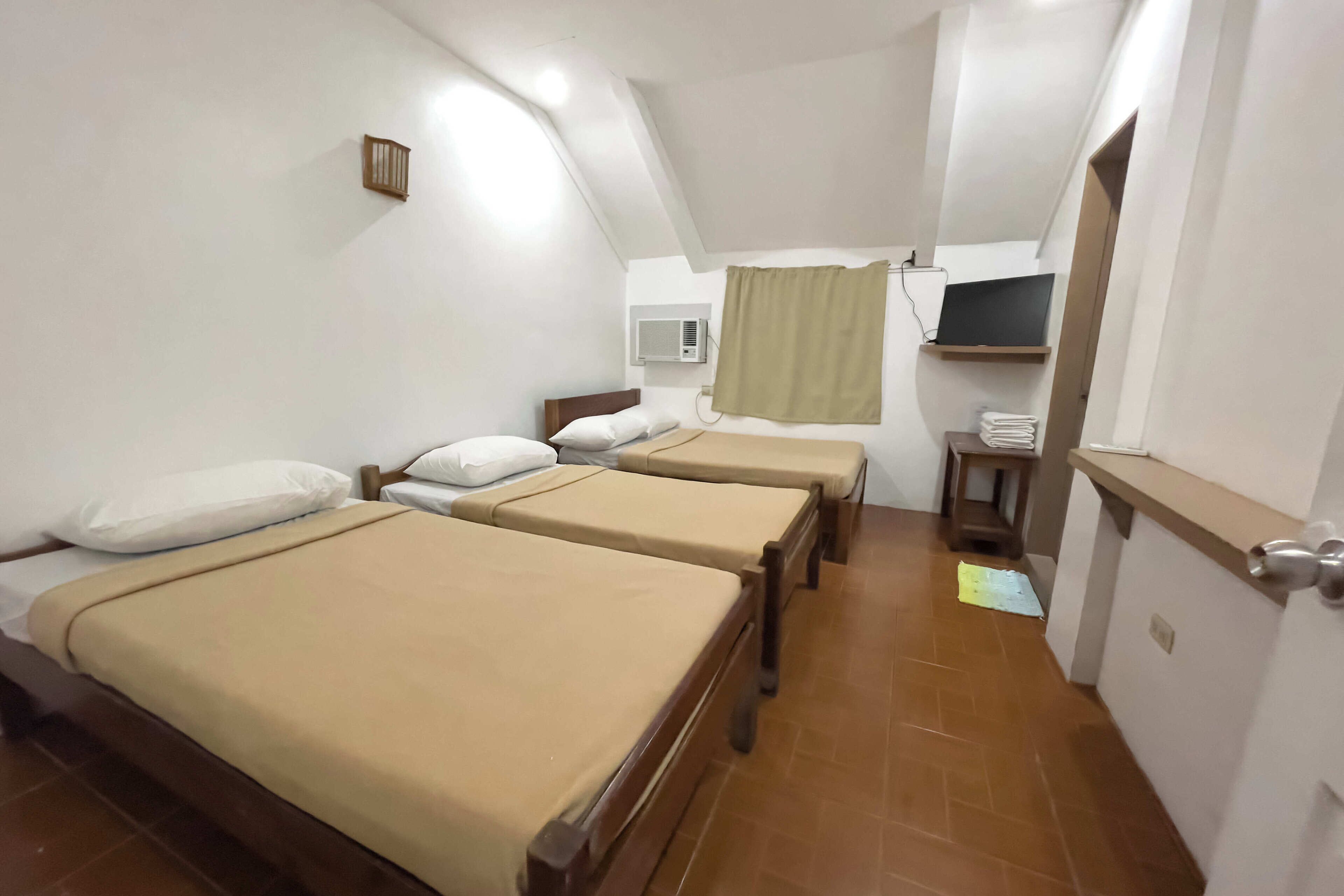 Standard Triple Room | Free WiFi, bed sheets
