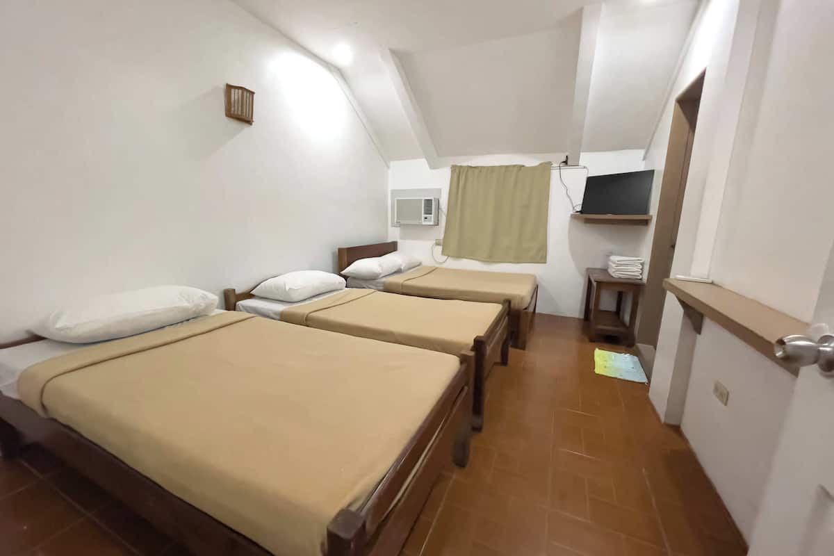 Habitación triple estándar | Wifi gratis y ropa de cama