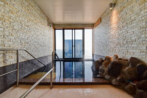 مجففات شعر، مناشف، صابون، شامبو