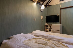 Ullakkohuoneisto, parveke, valtamerinäköala | Työpöytä, kannettavalle tietokoneelle sopiva työtila, vuodevaatteet