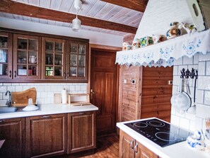 冰箱、微波炉、洗碗机、厨具/餐具