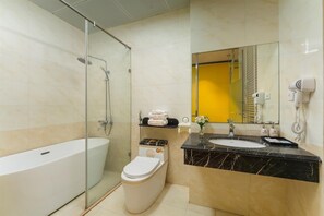 Deluxe-Doppelzimmer, Stadtblick | Badezimmer