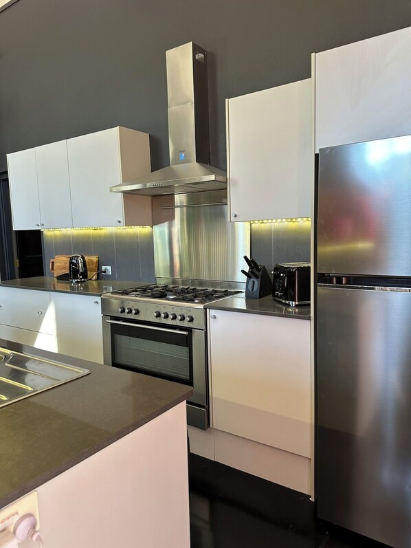 Luxury Apartment, Patio, Garden View | Private kitchen - Palm Springs retreat Hunter Valley (Aberdare)