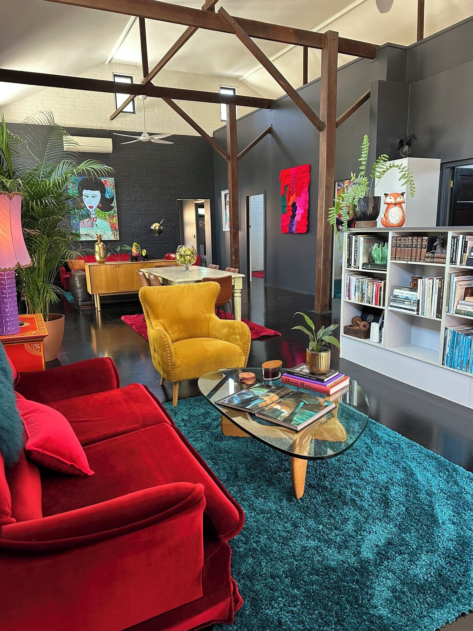 Departamento de lujo, patio, vista al jardín | Área de sala de estar