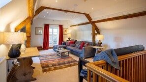 TV - Stockmans Cottage - Pet Friendly, Todenham (Todenham)