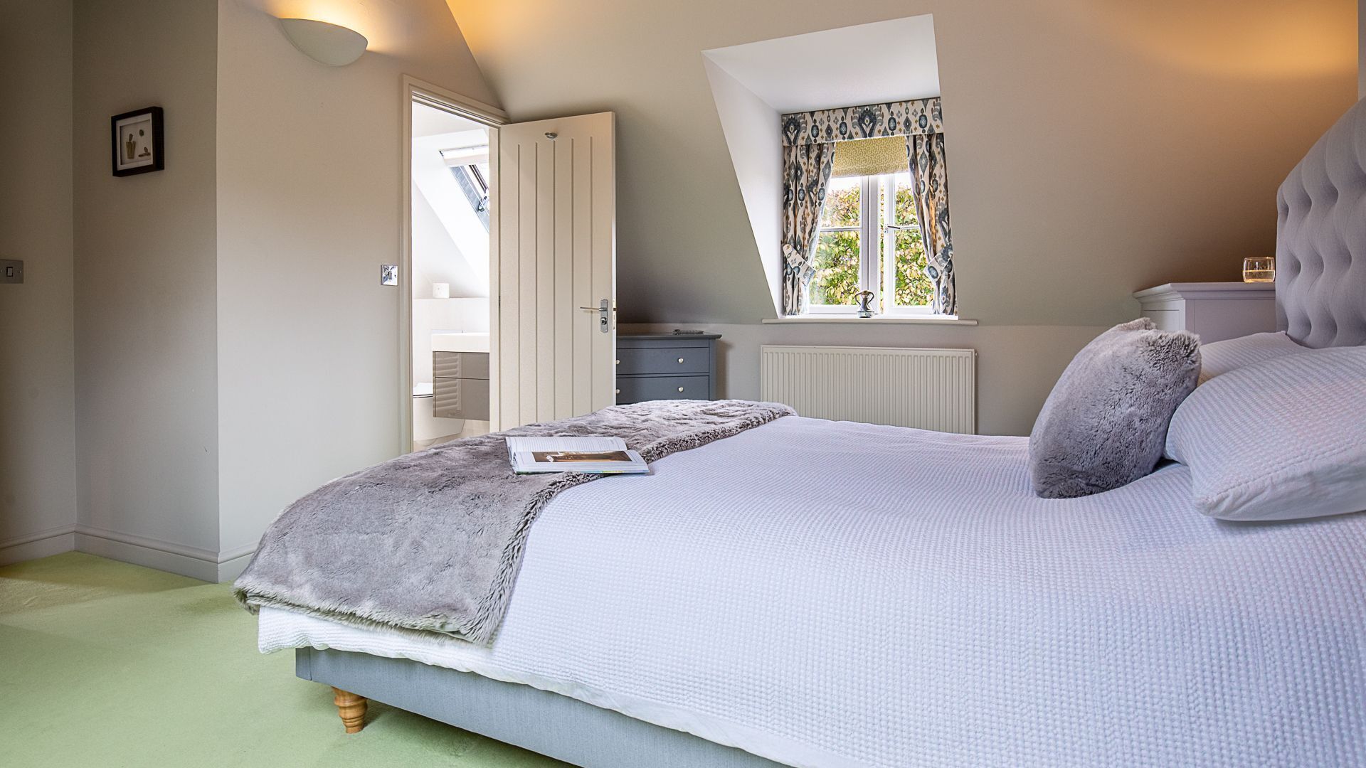 3 bedrooms, desk, iron/ironing board, free WiFi