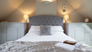 3 bedrooms, desk, iron/ironing board, free WiFi - Old Orchard Cottage - Pet friendly, Moreton-in-Marsh (Moreton-in-Marsh)