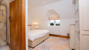 7 عدّة غرف نوم ومكواة/لوح كي وسرير سفر وواي فاي مجانًا