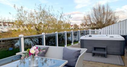 Venture Lodge - sleeps 6 guests in 3 bedrooms