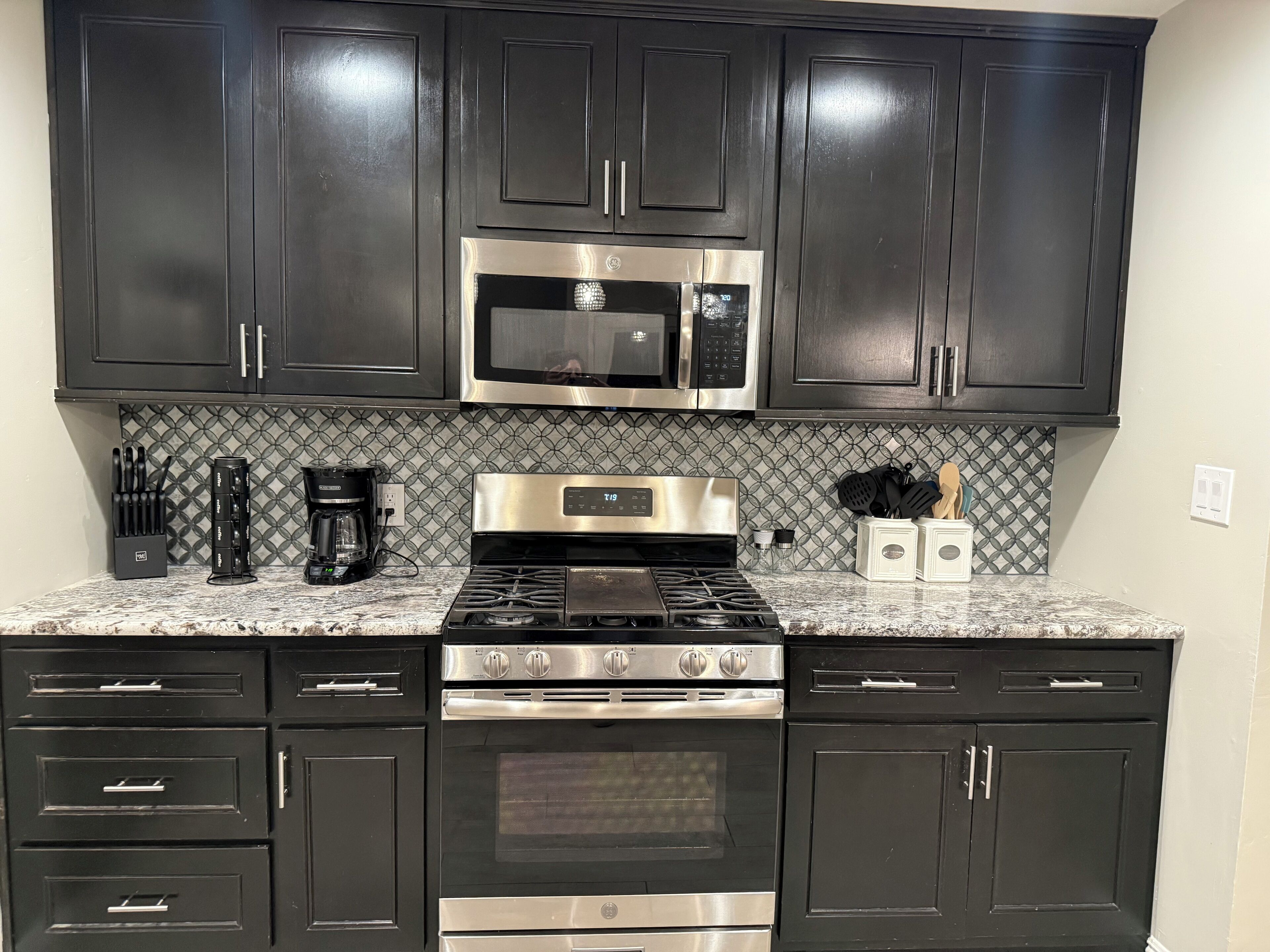 Micro-ondes, four, plaque de cuisson, lave-vaisselle