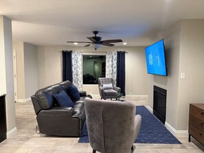 TV, fireplace - A quaint, quiet, and cozy home located in a desirable location (Albuquerque)