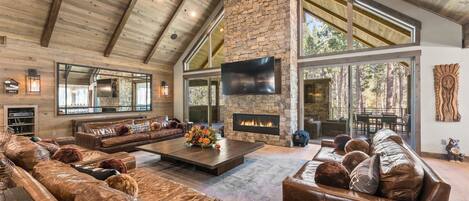 Télévision, cheminée, jeux vidéo, baby-foot