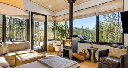 Ulerys Lake Cabin | Hot Tub & Mountain Views