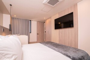 Bügeleisen/Bügelbrett, Reisekinderbett, WLAN, Bettwäsche