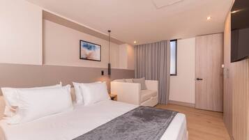 Een strijkplank/strijkijzer, reisbedje, wifi, beddengoed