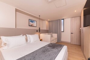 Een strijkplank/strijkijzer, reisbedje, wifi, beddengoed