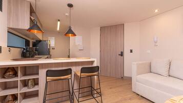 Fernseher, Stereoanlage