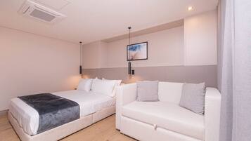 Bügeleisen/Bügelbrett, Reisekinderbett, WLAN, Bettwäsche