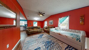 House | 2 bedrooms - Sunset Ave Beach House - Golf Cart Pool Hot Tub (Panama City Beach)