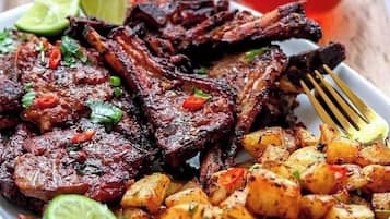 Alimentos y bebidas