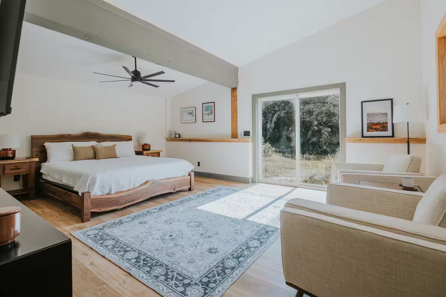 Fer et planche à repasser, Wi-Fi, literie fournie