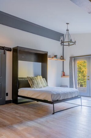 Tabla de planchar con plancha, wifi y ropa de cama 