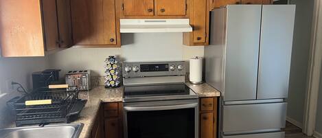 Mikrowelle, Ofen, Herdplatte, Küchenrolle