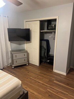 2 habitaciones, tabla de planchar con plancha y wifi gratis 