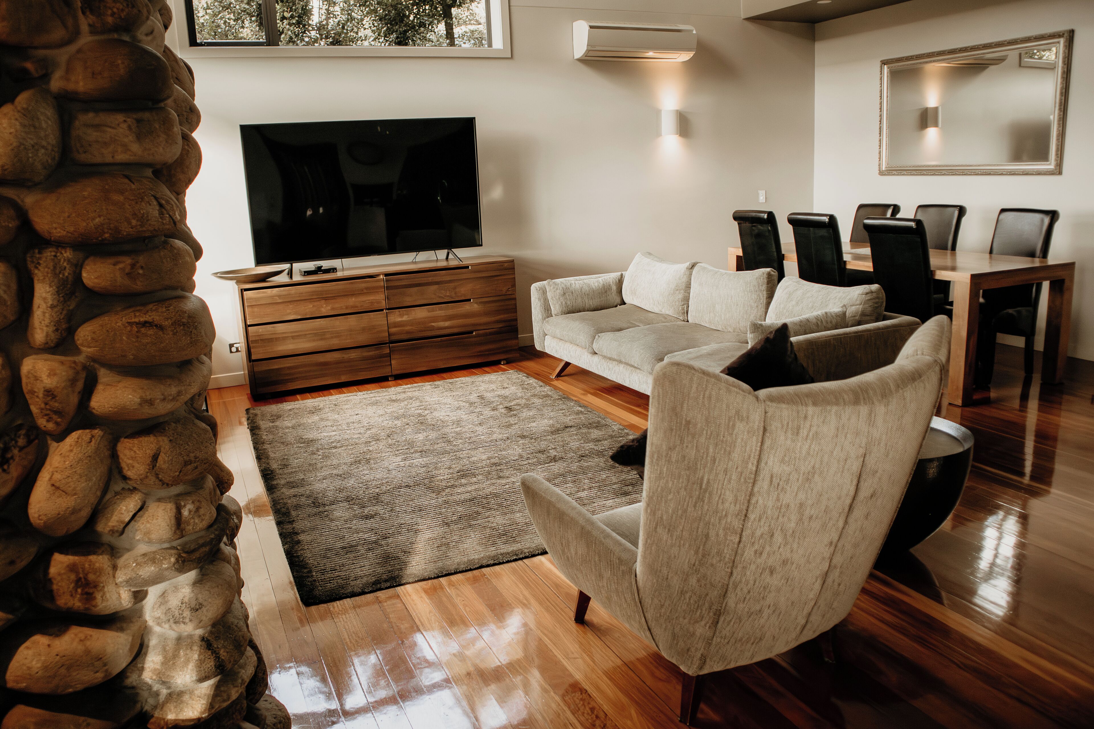 Lyre Bird Lodge | Living area