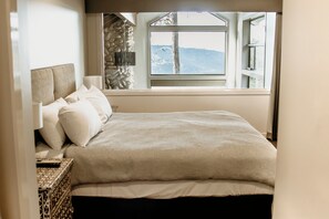 Lyre Bird Lodge | Iron/ironing board, free WiFi - Edges by St Benards Hotel (Tamborine Mountain)