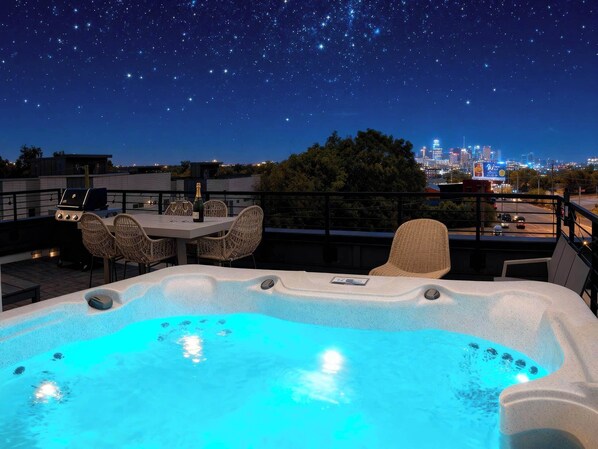 Outdoor dining - Summer rooftops, hot tub, fire pit, skyline views near Broadway (Nashville)