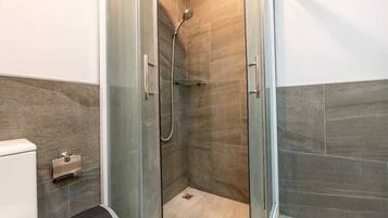 Apartment, Balcony, Hill View | Bathroom