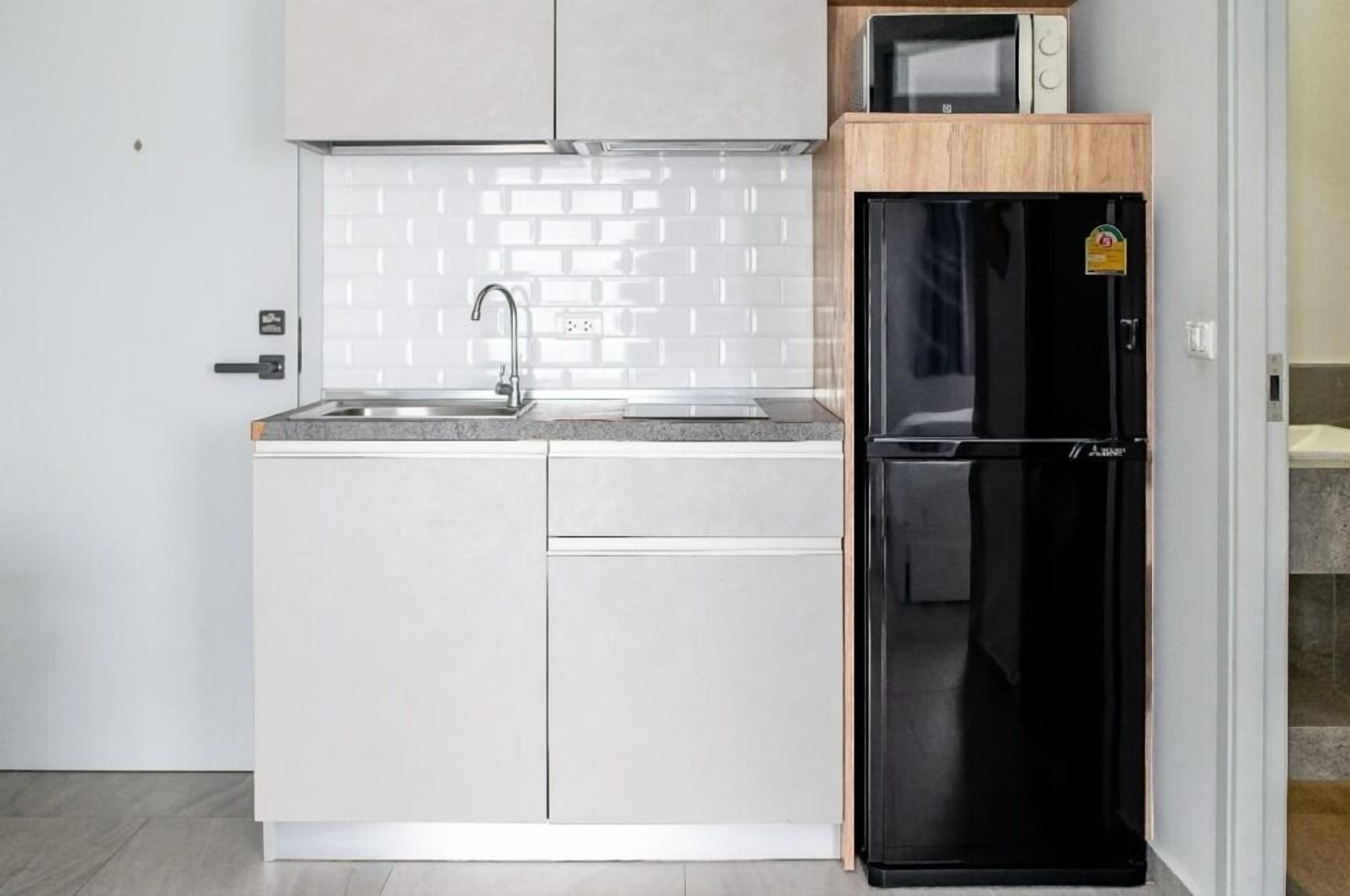 Apartment, Balcony, Hill View | Private kitchenette | Full-size fridge, microwave, stovetop, cookware/dishes/utensils