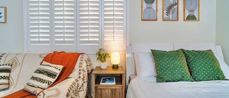 1 Schlafzimmer, Schreibtisch, Bügeleisen/Bügelbrett, Reisekinderbett